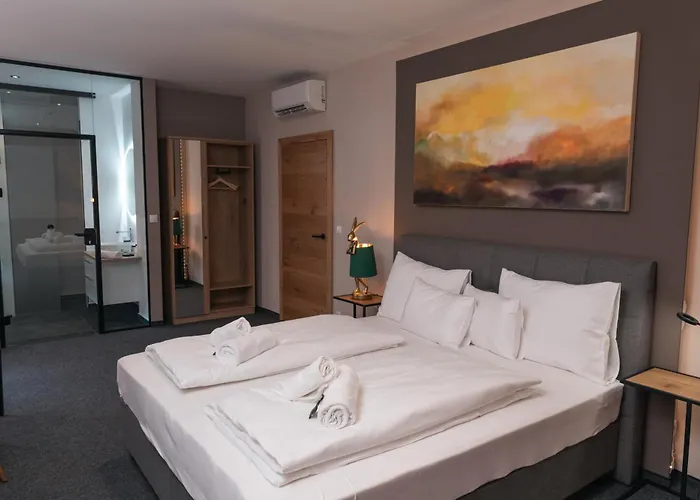 Kirchenwirt Kunsthotel فندق *